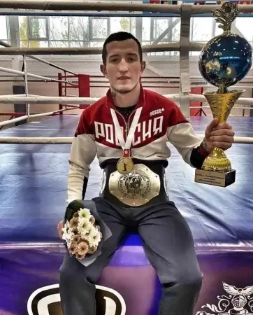 Выпускник филиала Аркадий Томский чемпион мира по универсальному бою