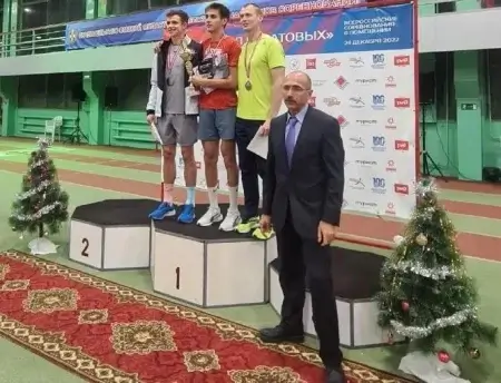 Студент Михаил Шмыков выиграл золотую медаль на соревнованиях по легкой атлетике