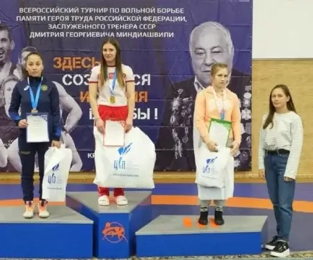 Студенки Елизавета Чеснокова и Валентина Тохтоева призеры соревнований по вольной борьбе